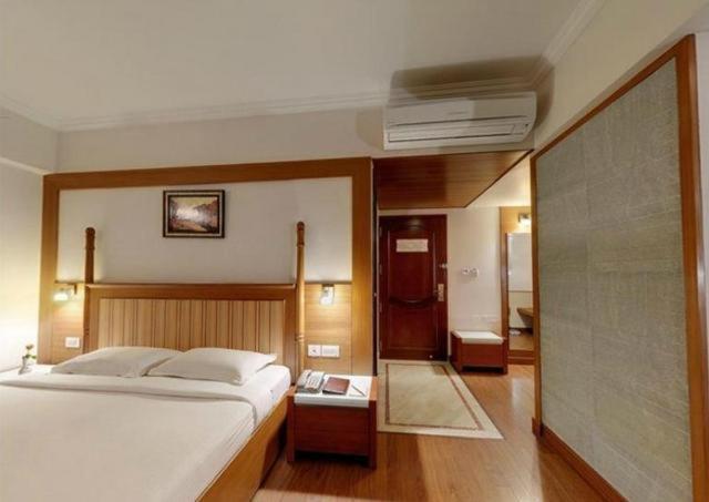 Parijatha Gateway Hotel Bangalore Room photo